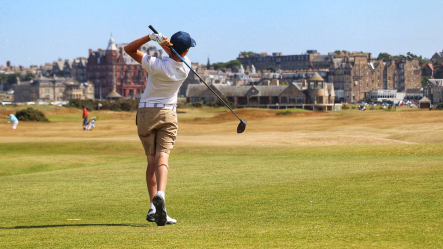 ISSFT student playing golf at St. Andrews